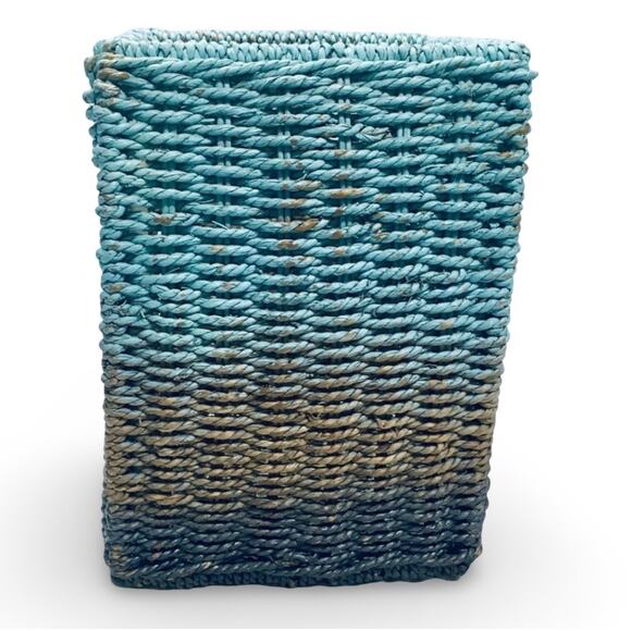 Vtg Medium Sized Weaved Straw Basket - Picture 4 of 5